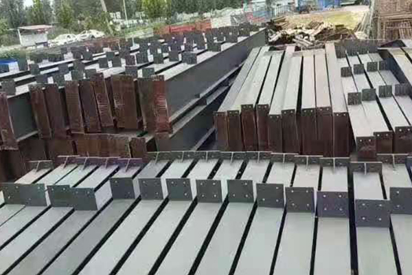 出售 24＋24＋24＋24米跨，184米長(zhǎng)，12米高行車(chē)房